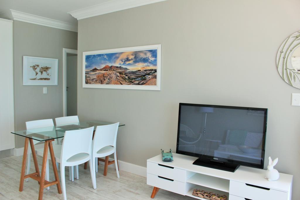 Blouberg Beachfront Apartment Bloubergstrand Room photo