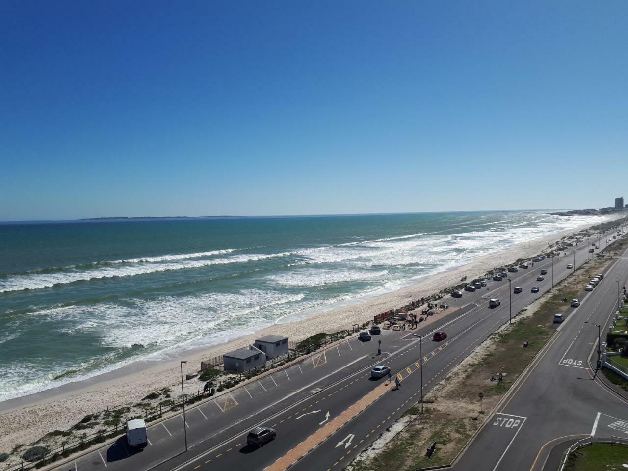 Blouberg Beachfront Apartment Bloubergstrand Exterior photo